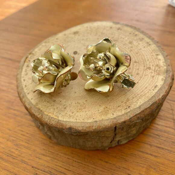 Vintage Gold Tone Rose Flower Clip-on Earrings - Picture 2 of 4